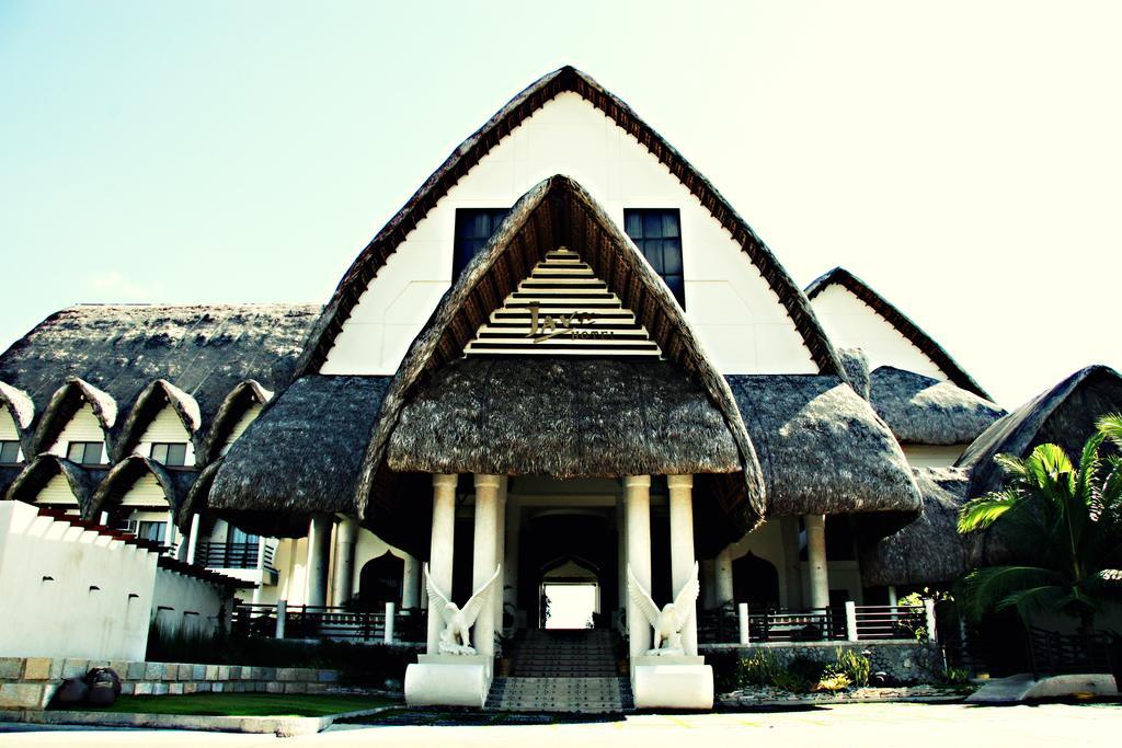 Java Hotel Laoag Exteriör bild