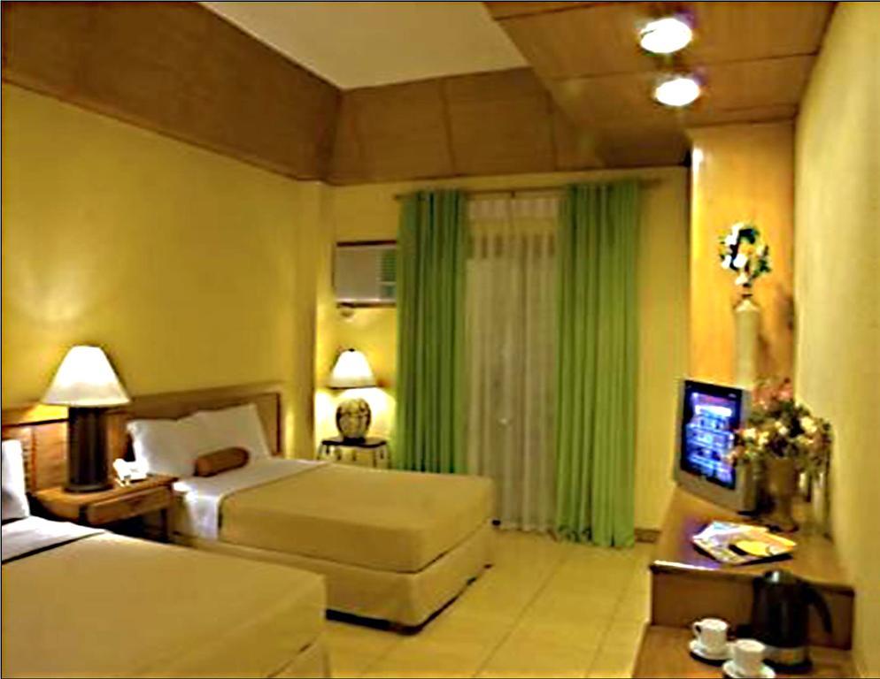 Java Hotel Laoag Exteriör bild