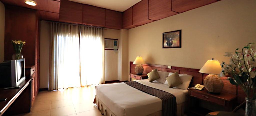 Java Hotel Laoag Exteriör bild