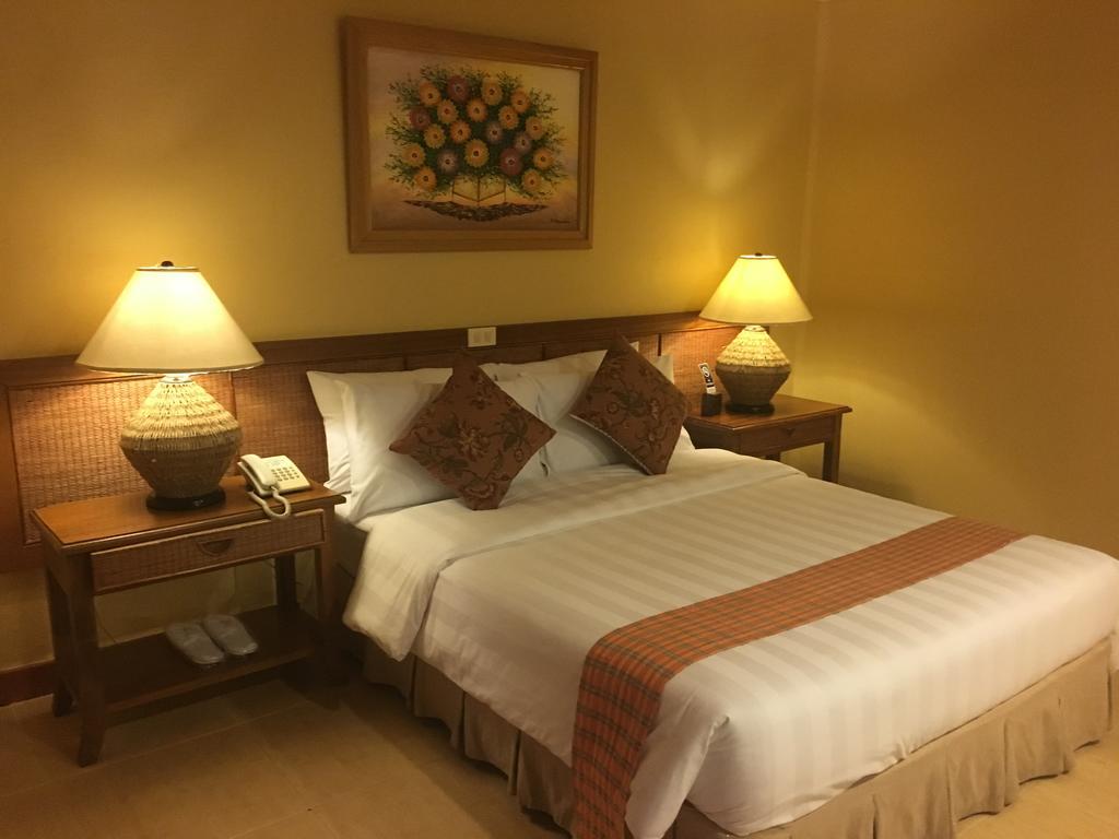 Java Hotel Laoag Exteriör bild