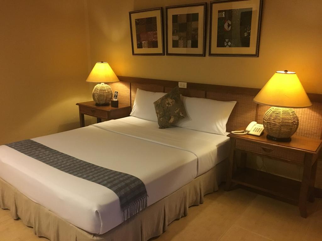 Java Hotel Laoag Exteriör bild
